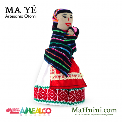 Muñeca tradicional de San Idelfonso Amealco de Bonfil Querétaro Donxu con Lelé.
